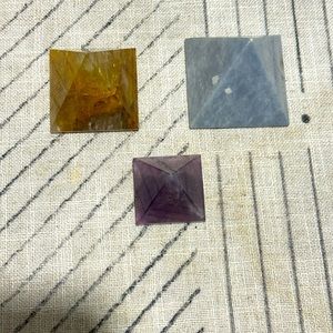 Set of 3 crystal pyramids